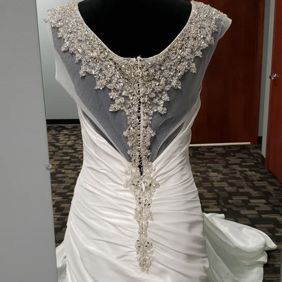 NWT Maggie Sottero wedding, beaded, size 8, mermaid - Picture 5 of 7